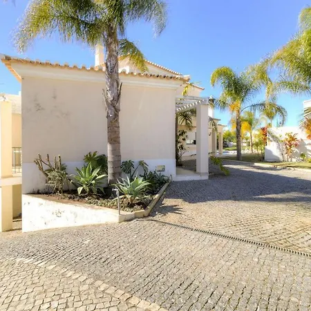 Casa Serrao With 4 Bedrooms Sleeps 8