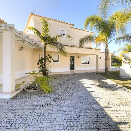 Casa Serrao With 4 Bedrooms Sleeps 8 Villa *