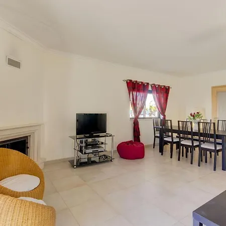 Villa Casa Serrao With 4 Bedrooms Sleeps 8