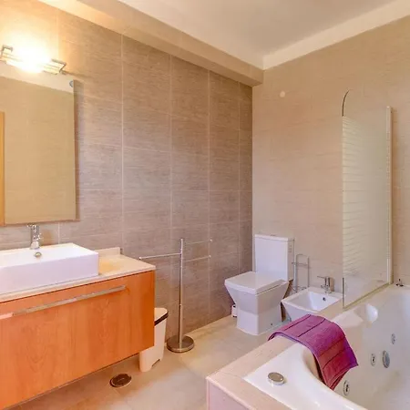 Villa Casa Serrao With 4 Bedrooms Sleeps 8