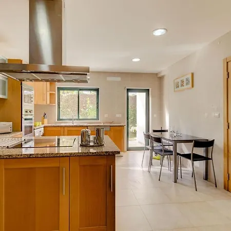 Casa Serrao With 4 Bedrooms Sleeps 8 Villa
