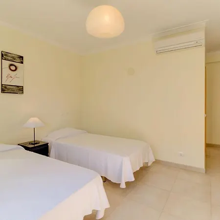 Casa Serrao With 4 Bedrooms Sleeps 8 קארבואירו