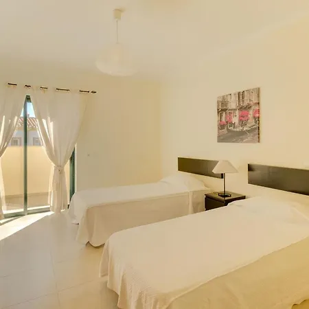 וילה Casa Serrao With 4 Bedrooms Sleeps 8 קארבואירו